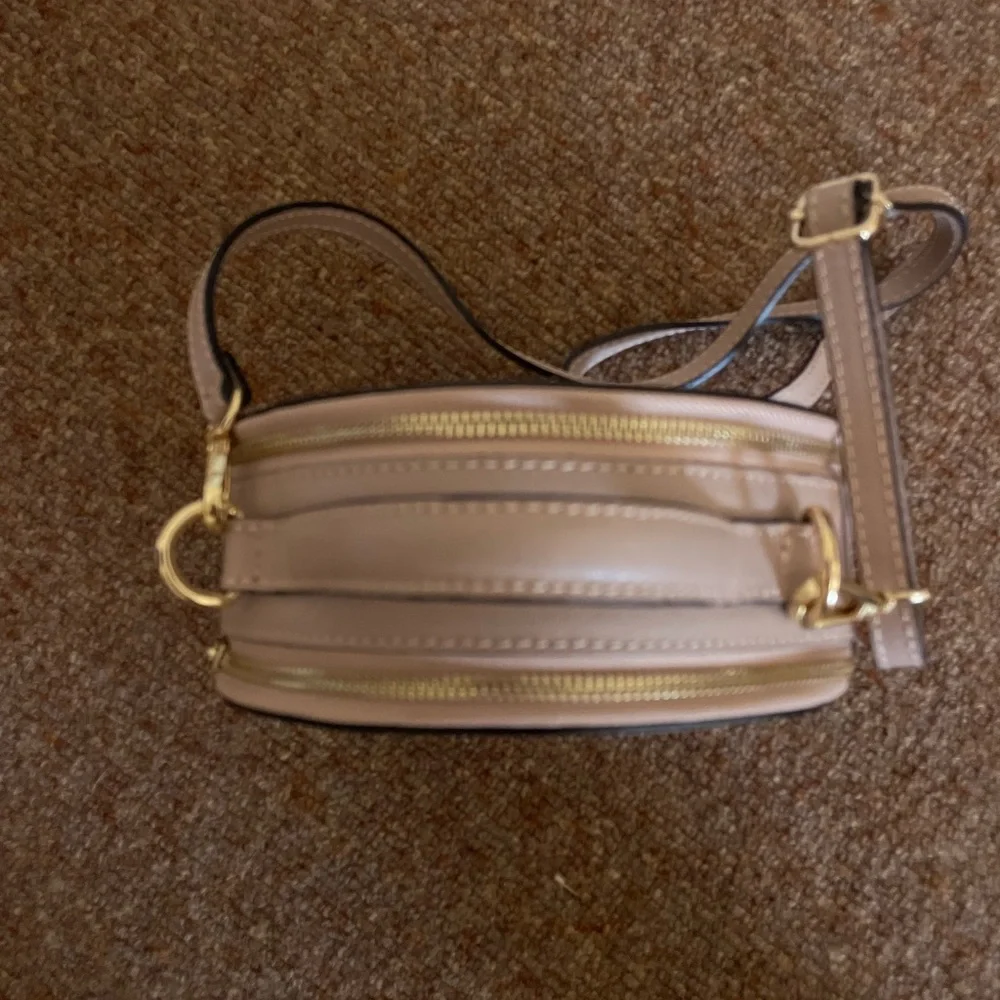 Handbag - Picture 2 of 5